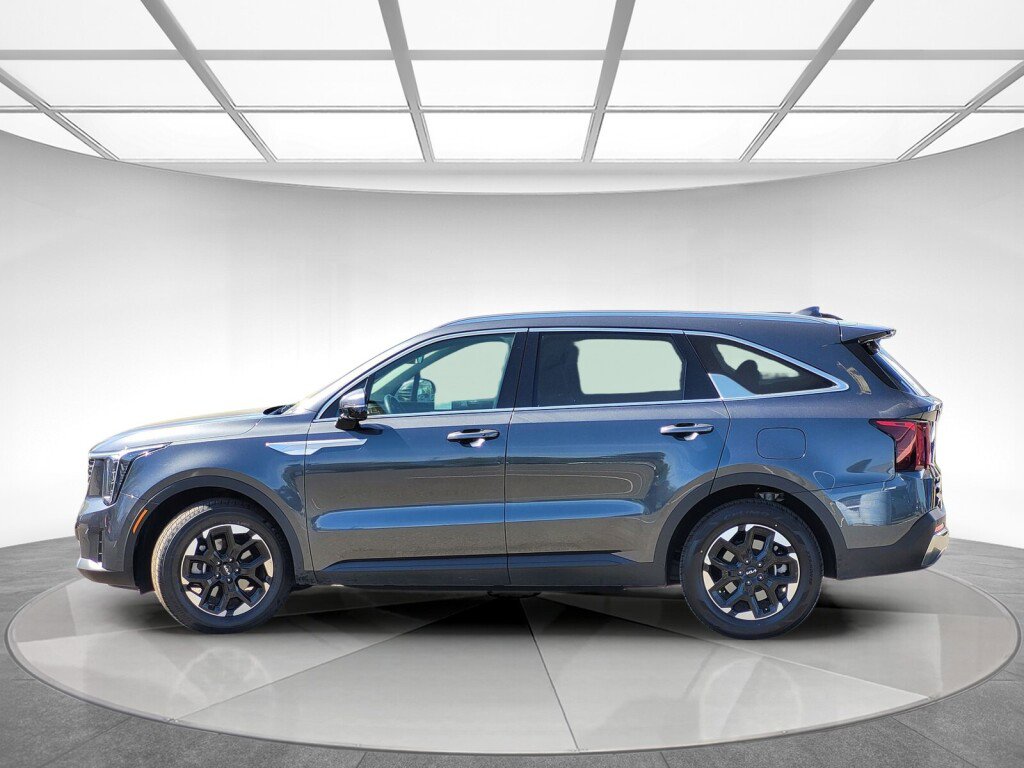 Used 2024 Kia Sorento S image 6
