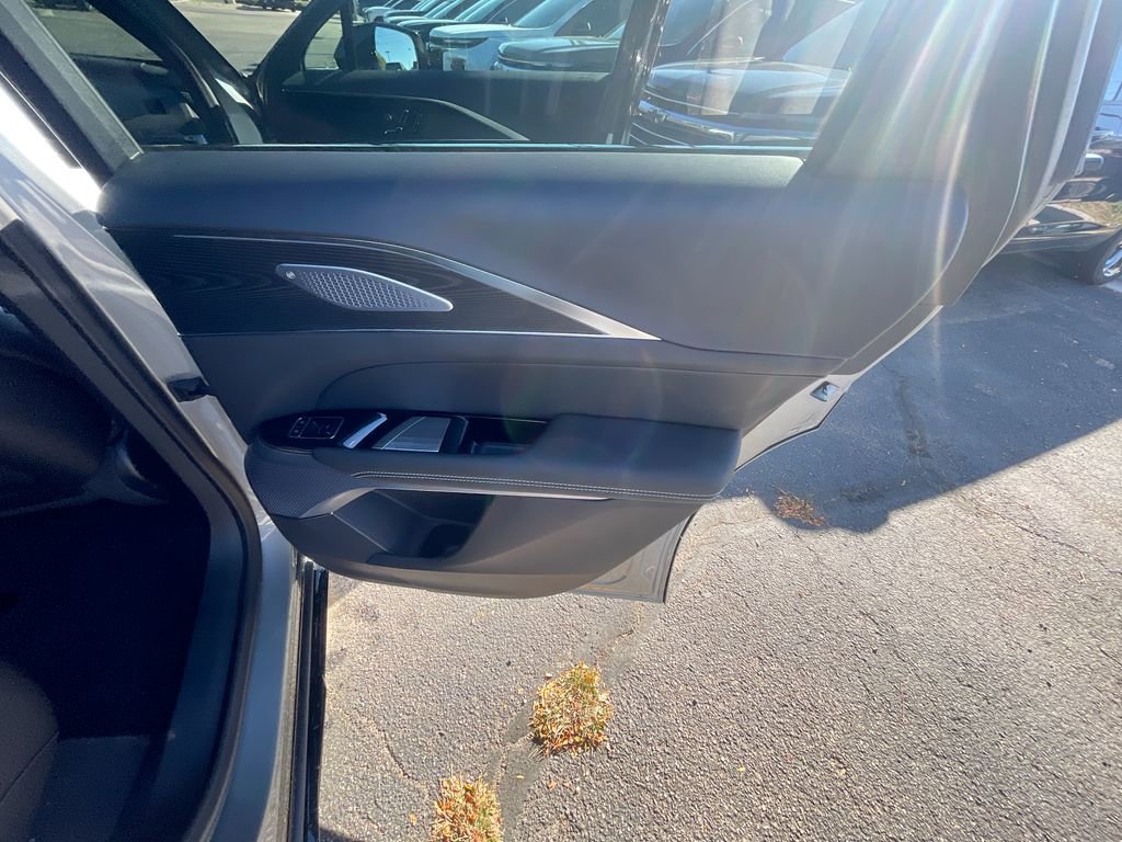 New 2026 Cadillac Lyriq V image 16