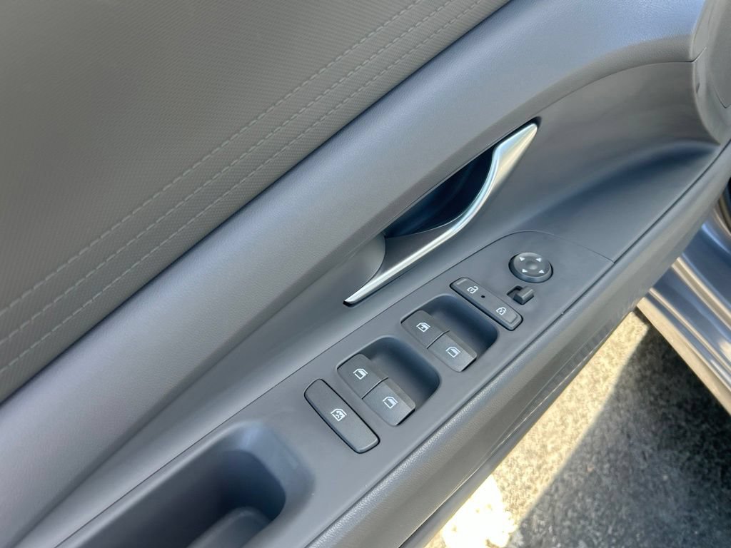 Used 2024 Hyundai Elantra SE FWD image 12
