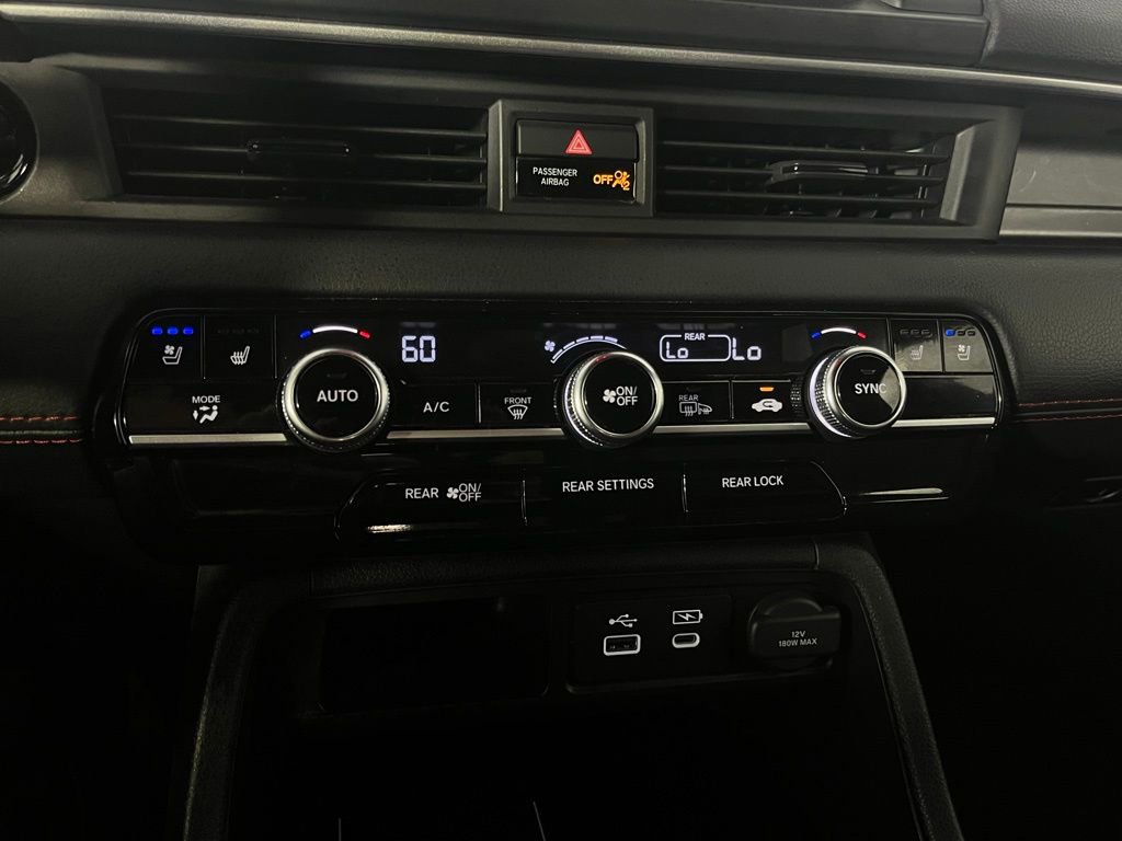 Used 2025 Honda Pilot Black Edition image 16