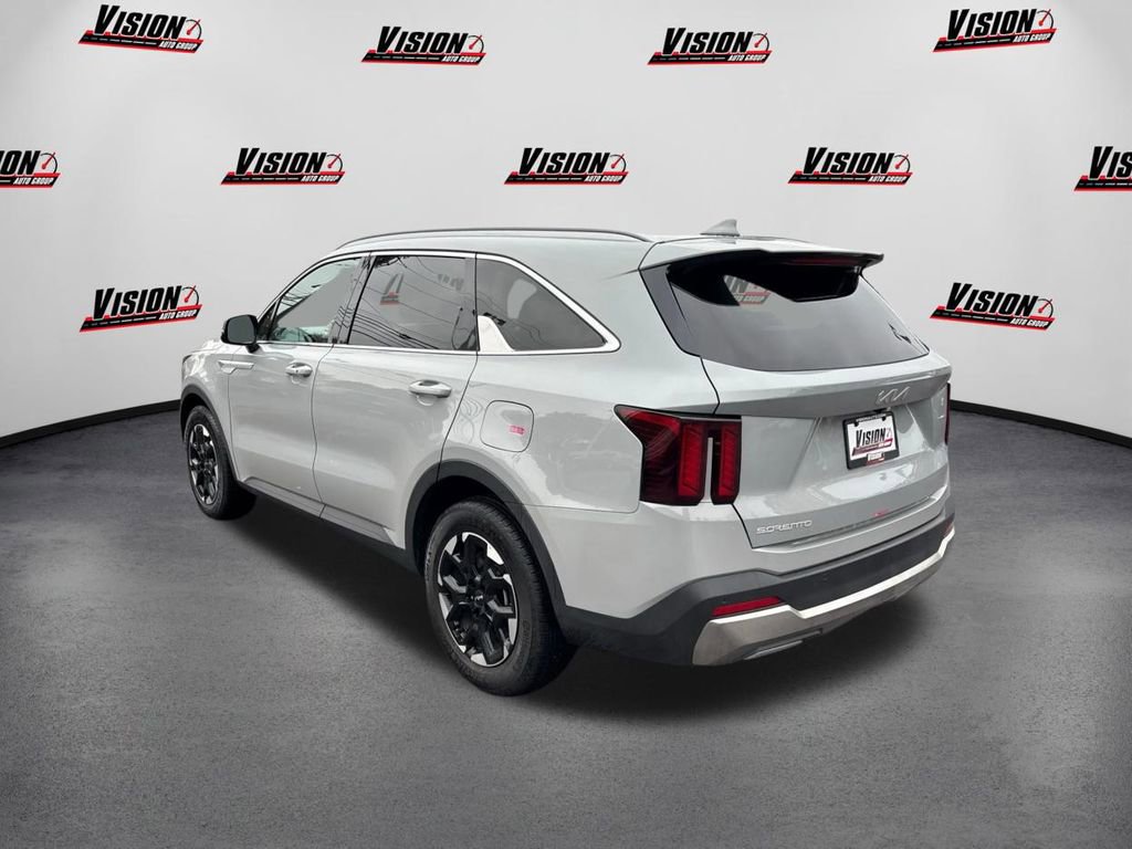 Certified 2025 Kia Sorento S w/ Panoramic Sunroof Package image 7