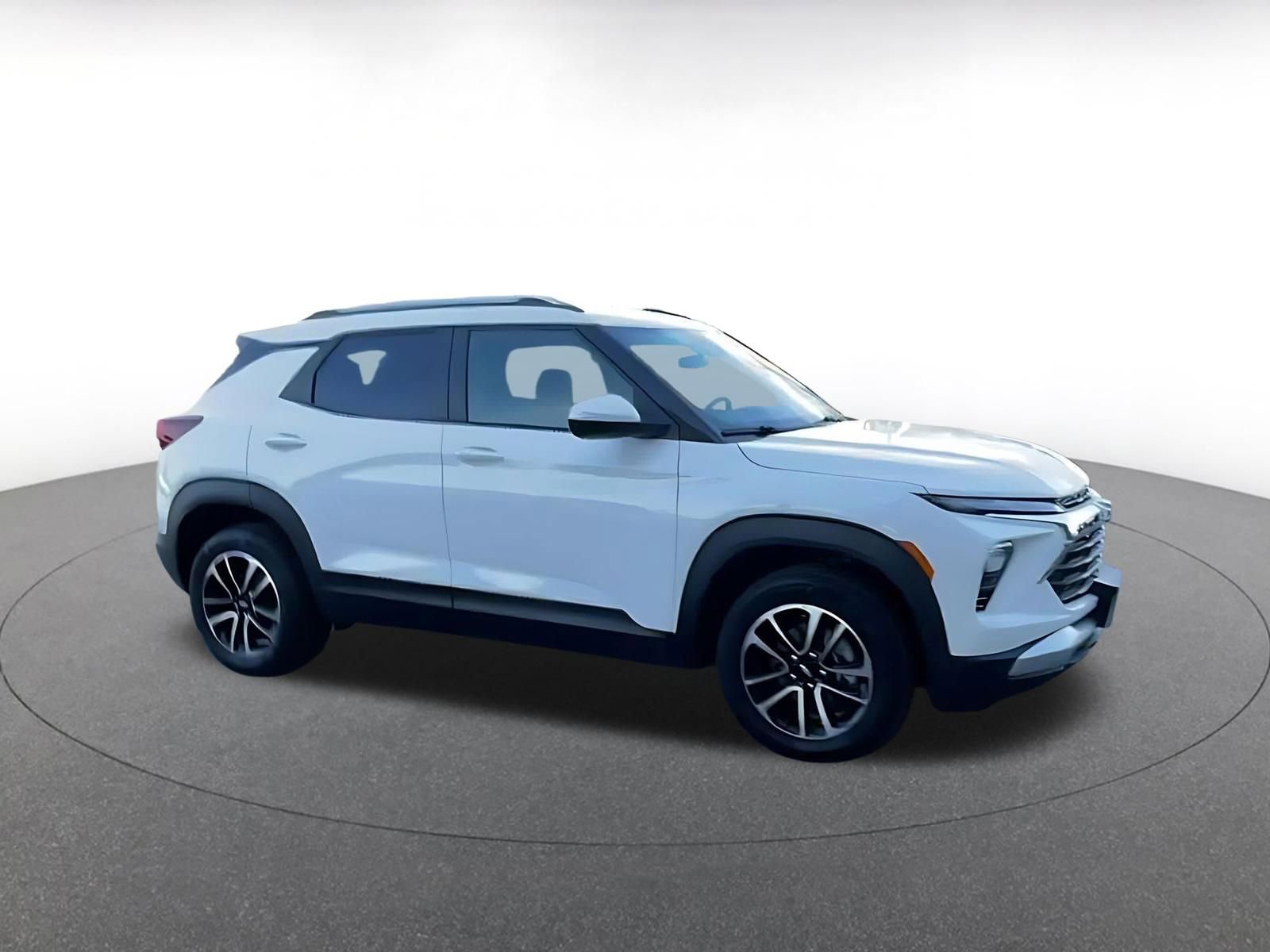 Used 2025 Chevrolet TrailBlazer LT image 2