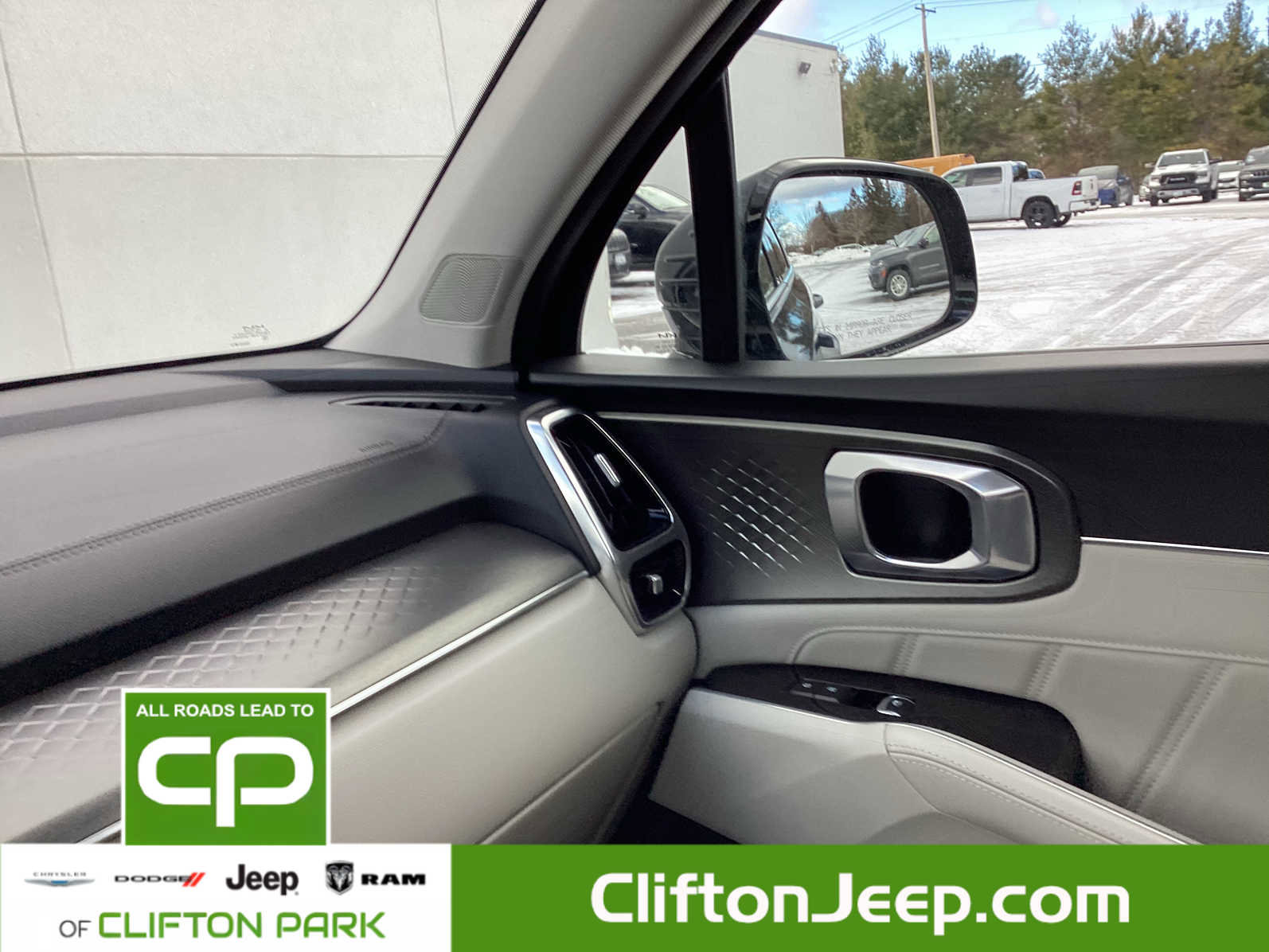 Used 2023 Kia Sorento SX Prestige image 32