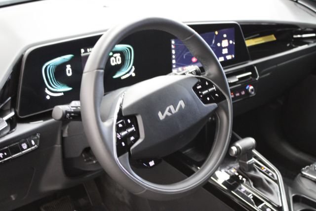Used 2024 Kia Niro EX FWD image 13