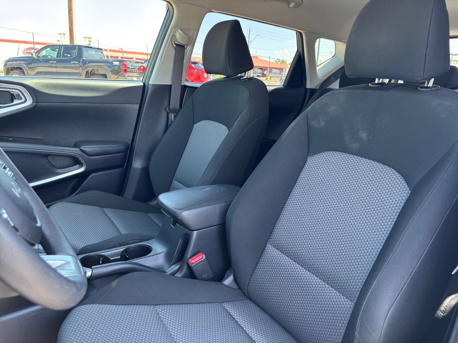 Used 2025 Kia Soul LX w/ LX Technology Package FWD image 29