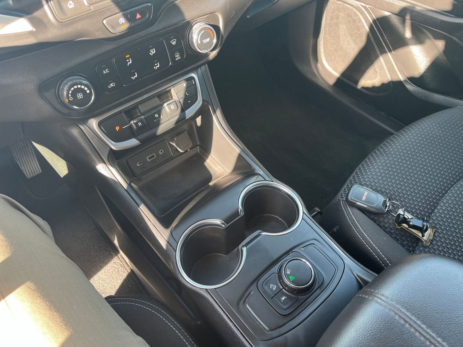 Used 2024 GMC Terrain SLE image 36