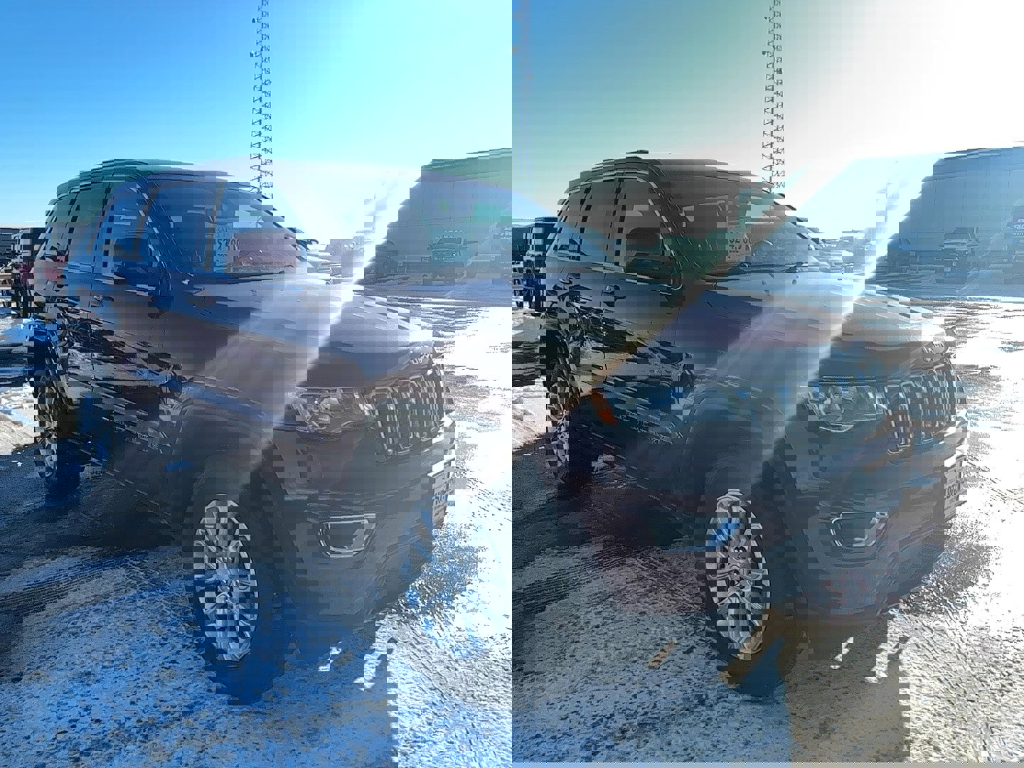 Used 2022 Jeep Grand Cherokee Laredo X image 3