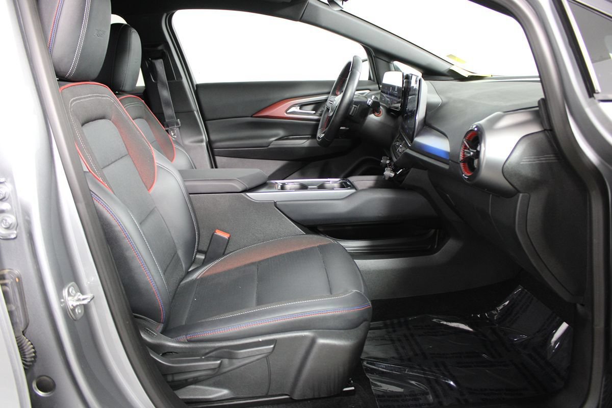 Used 2024 Chevrolet Equinox EV RS FWD image 17