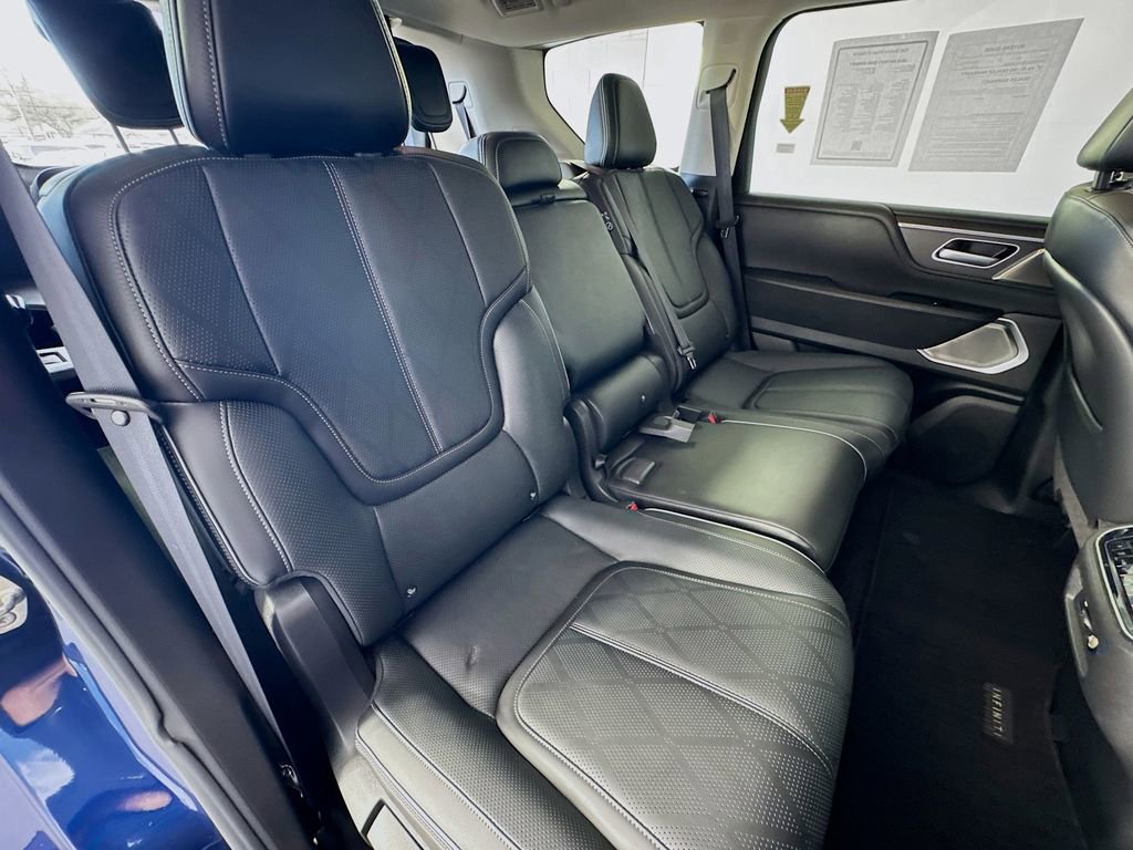 Used 2025 INFINITI QX80 Sensory image 30