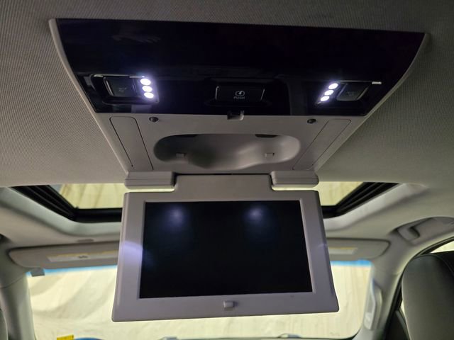 Used 2018 Chevrolet Tahoe LT w/ LT Signature Package image 36