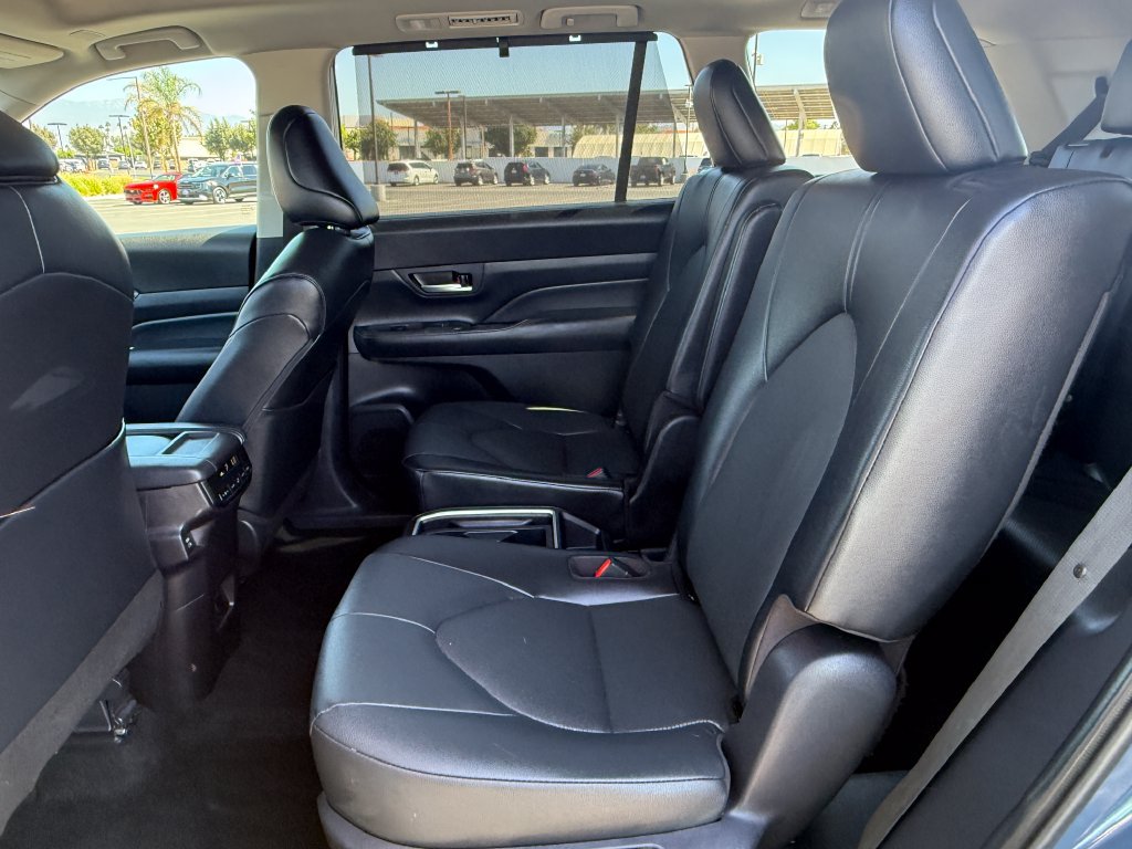 Used 2025 Toyota Grand Highlander FWD image 11