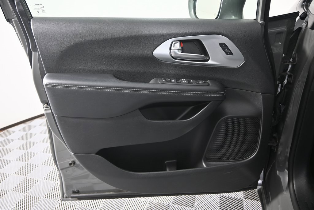 Used 2022 Chrysler Pacifica Touring-L w/ S Appearance Package image 20