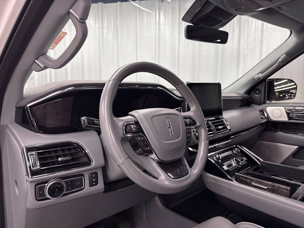 Used 2018 Lincoln Navigator Reserve w/ Technology Package AWD/4WD image 22