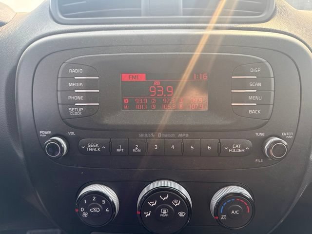 Used 2015 Kia Soul FWD image 2
