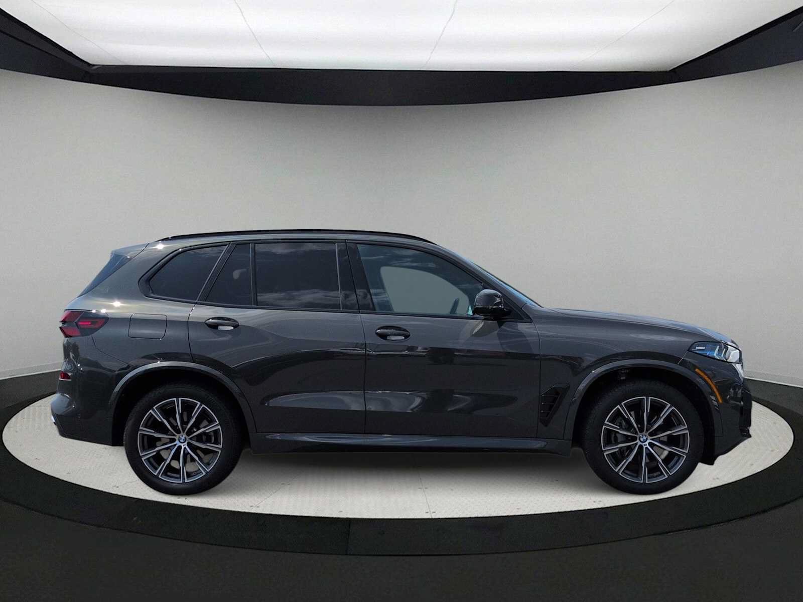 Used 2026 BMW X5 xDrive40i w/ M Sport Package AWD/4WD image 9