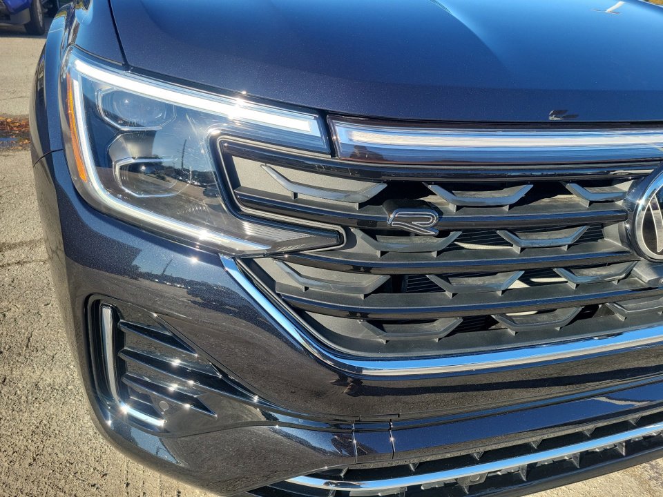 Certified 2025 Volkswagen Atlas Cross Sport SEL Premium R-Line image 28