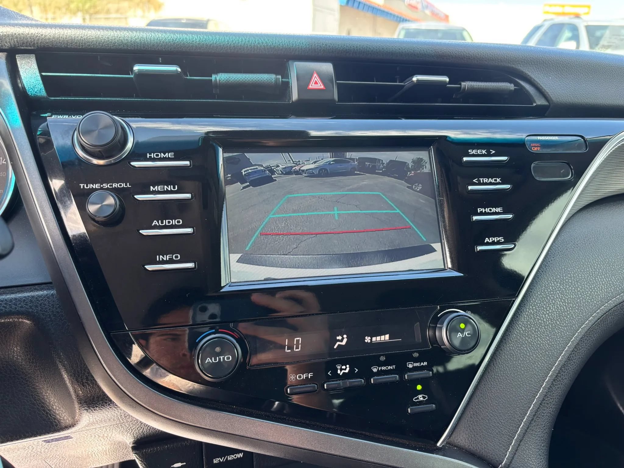 Used 2018 Toyota Camry SE FWD image 13