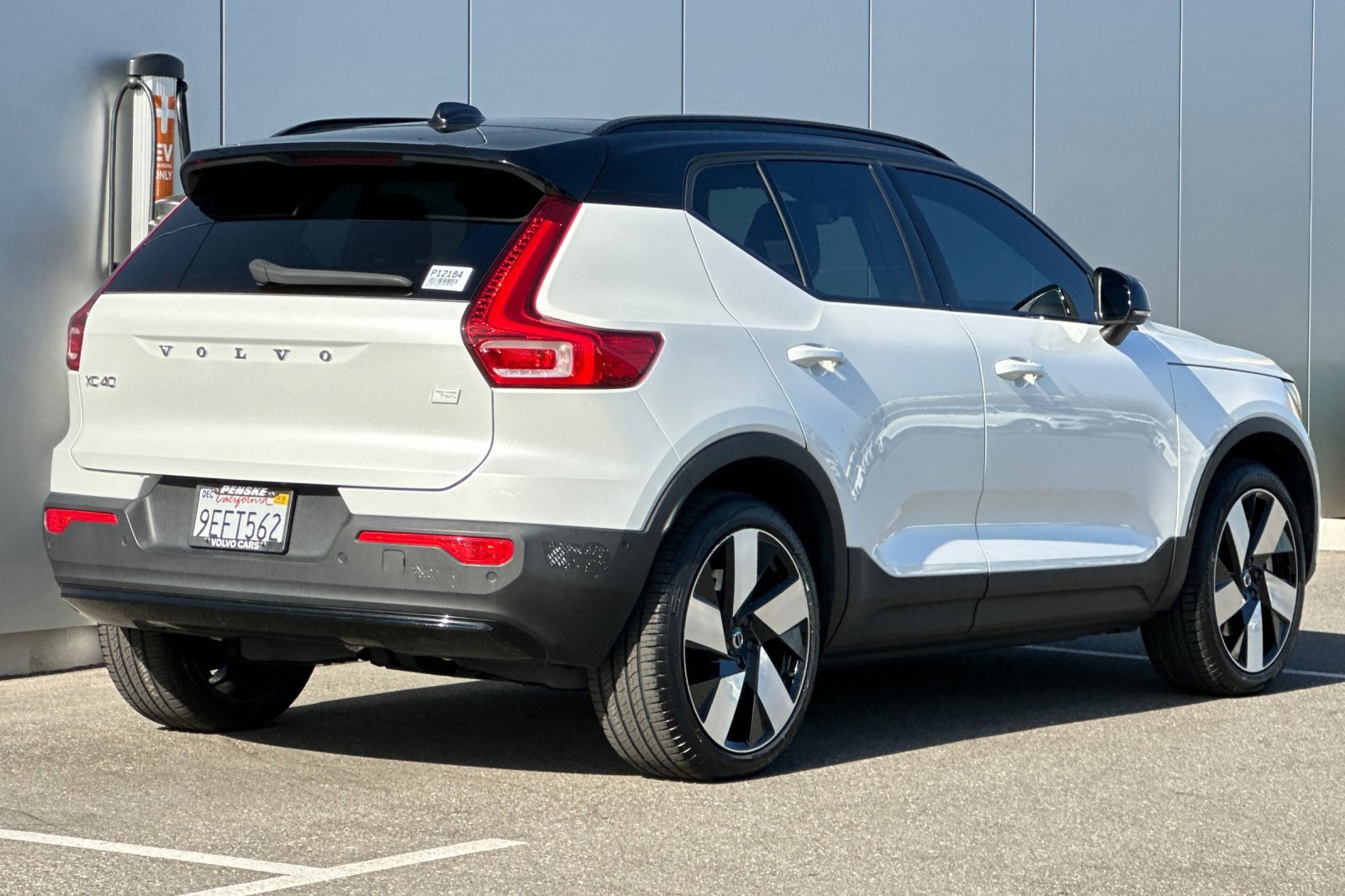 Used 2023 Volvo XC40 Recharge Ultimate image 5