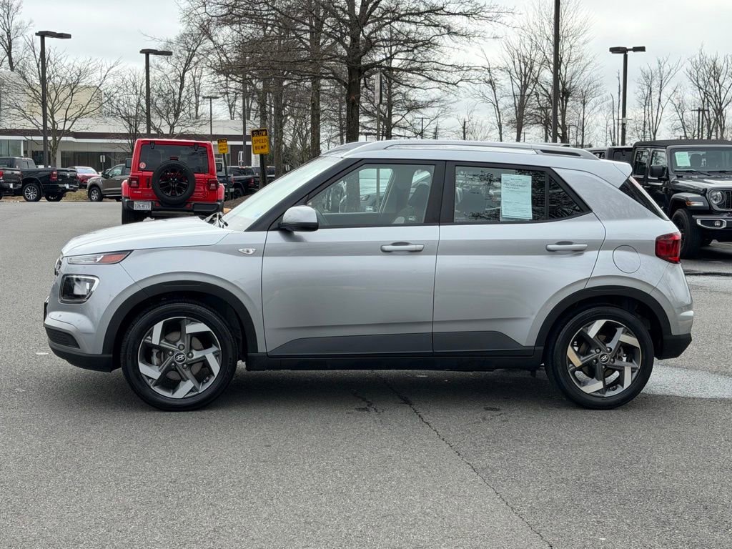 Used 2021 Hyundai Venue SEL w/ Cargo Package image 11