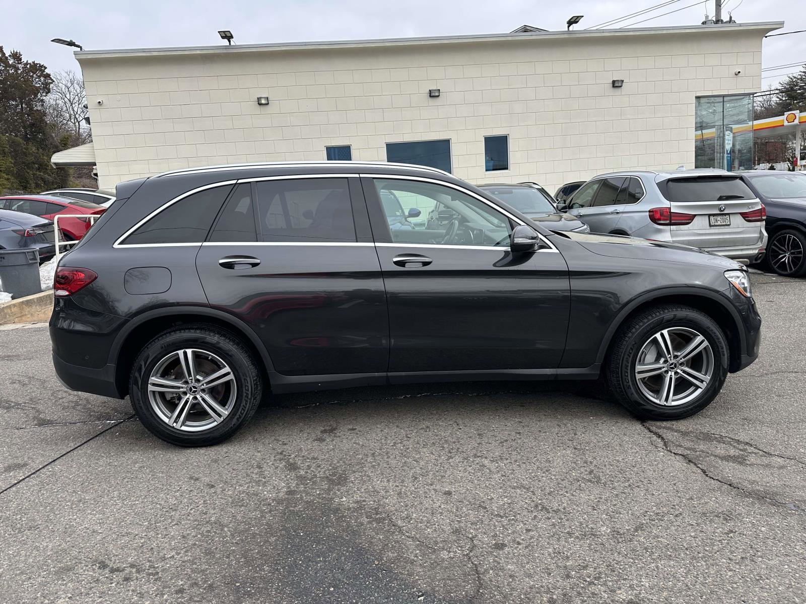 Used 2021 Mercedes-Benz GLC 300 4MATIC image 2
