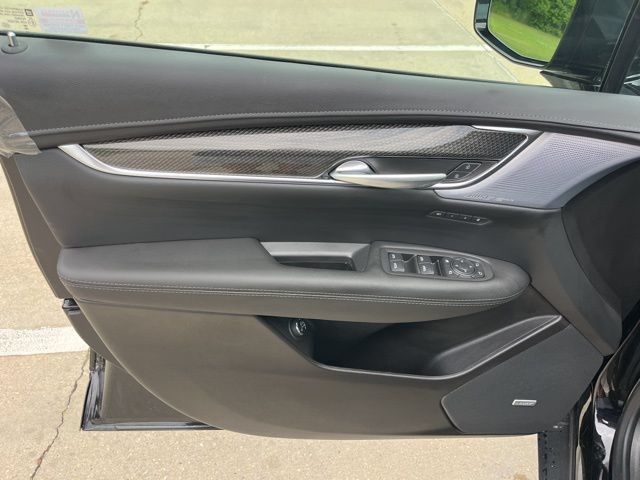 New 2026 Cadillac XT5 Sportv w/ LPO, Floor Liner Package AWD/4WD image 15