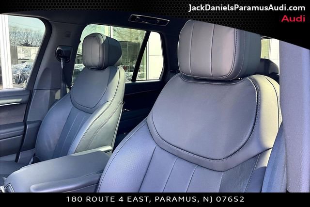 Used 2025 Land Rover Range Rover SE image 17