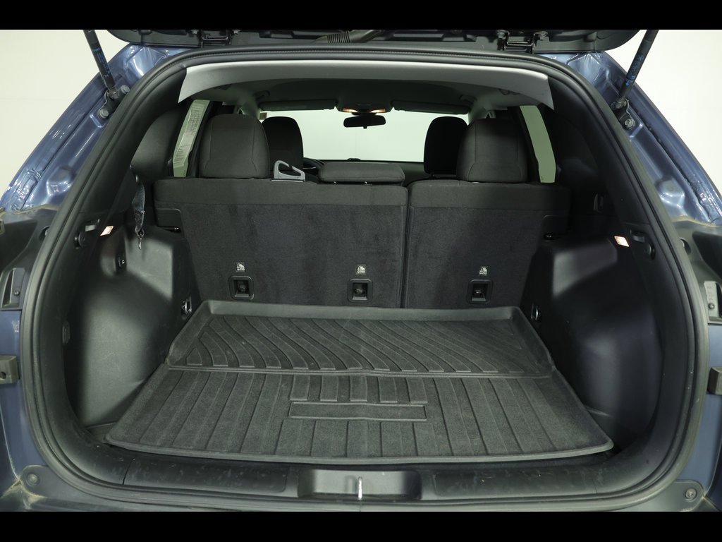 Used 2019 Jeep Cherokee Latitude w/ Popular Appearance Group image 12