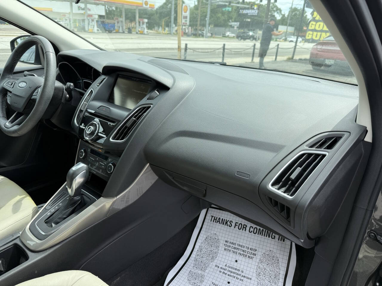 Used 2015 Ford Focus Titanium FWD image 25