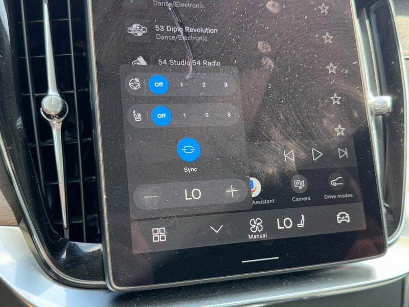 Certified 2025 Volvo XC90 B6 Plus image 21