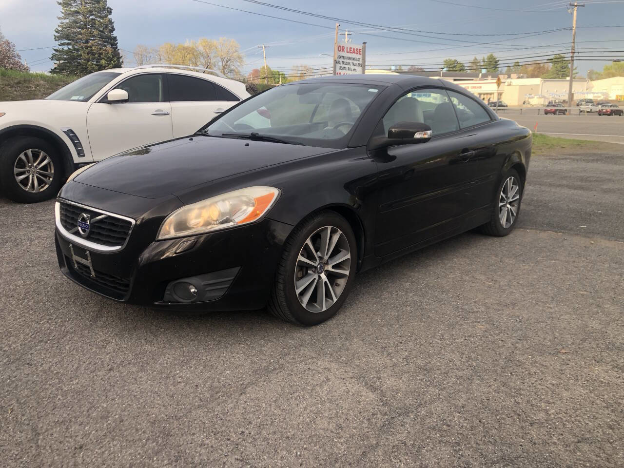 Used 2011 Volvo C70 T5 w/ Convenience Pkg FWD image 2