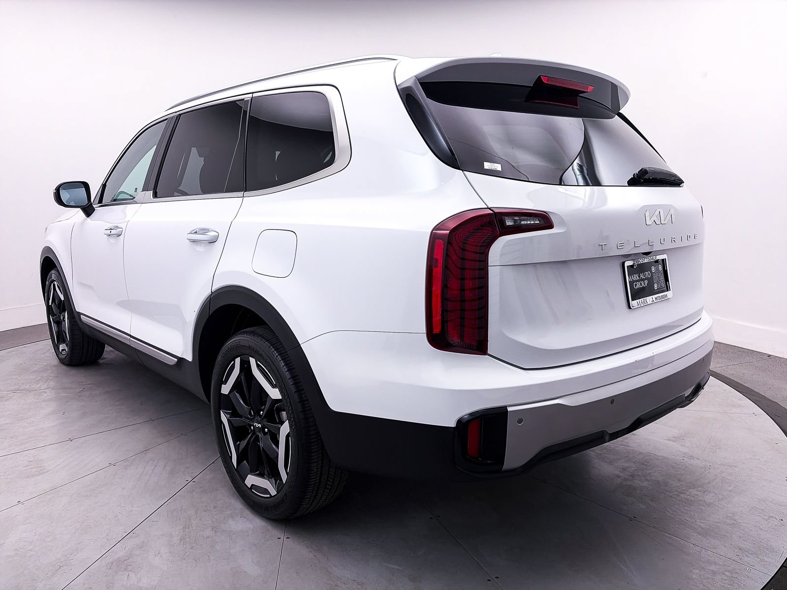 Used 2024 Kia Telluride S FWD image 13