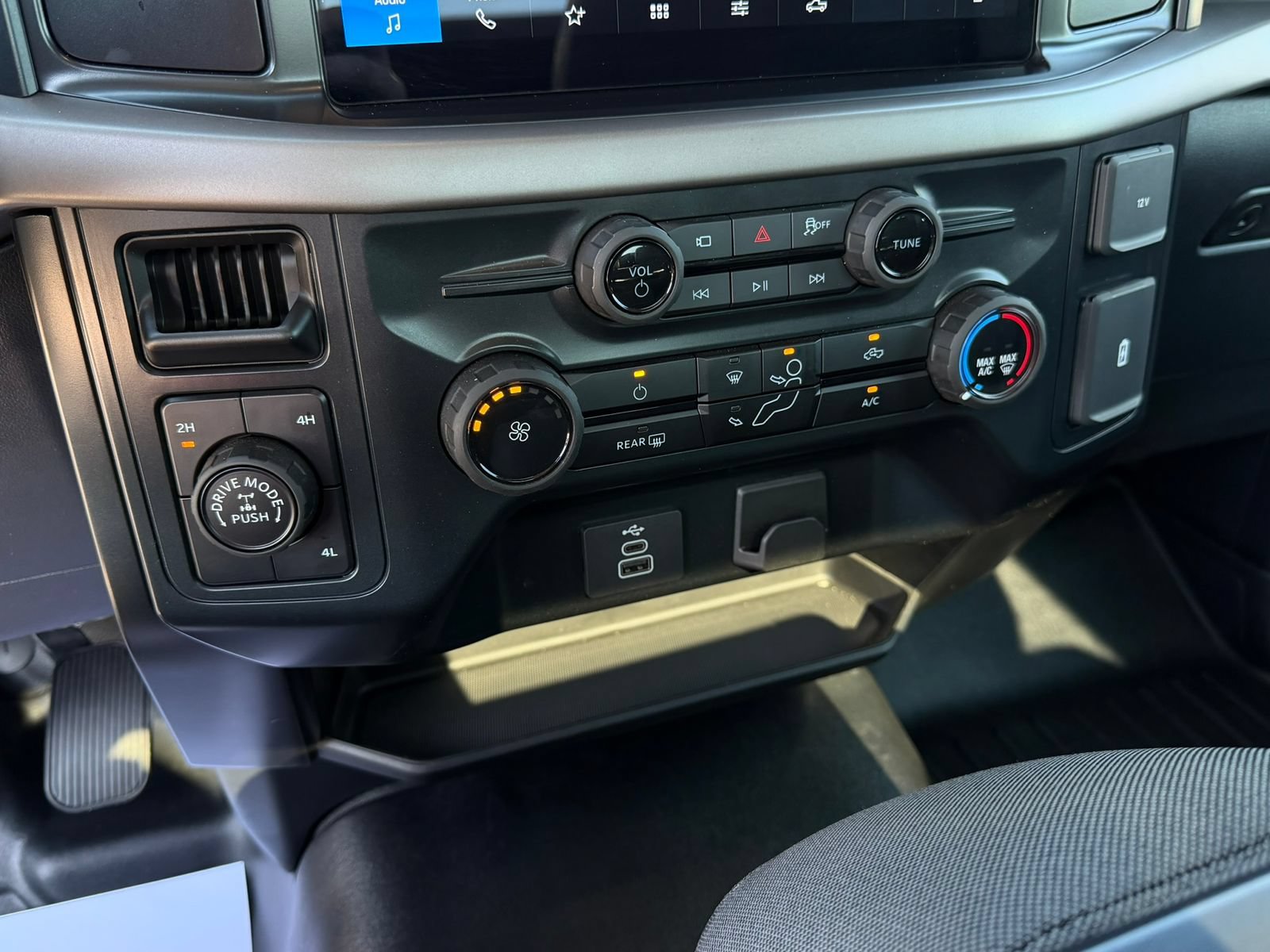 Used 2025 Ford F150 XL w/ Equipment Group 103A High AWD/4WD image 23