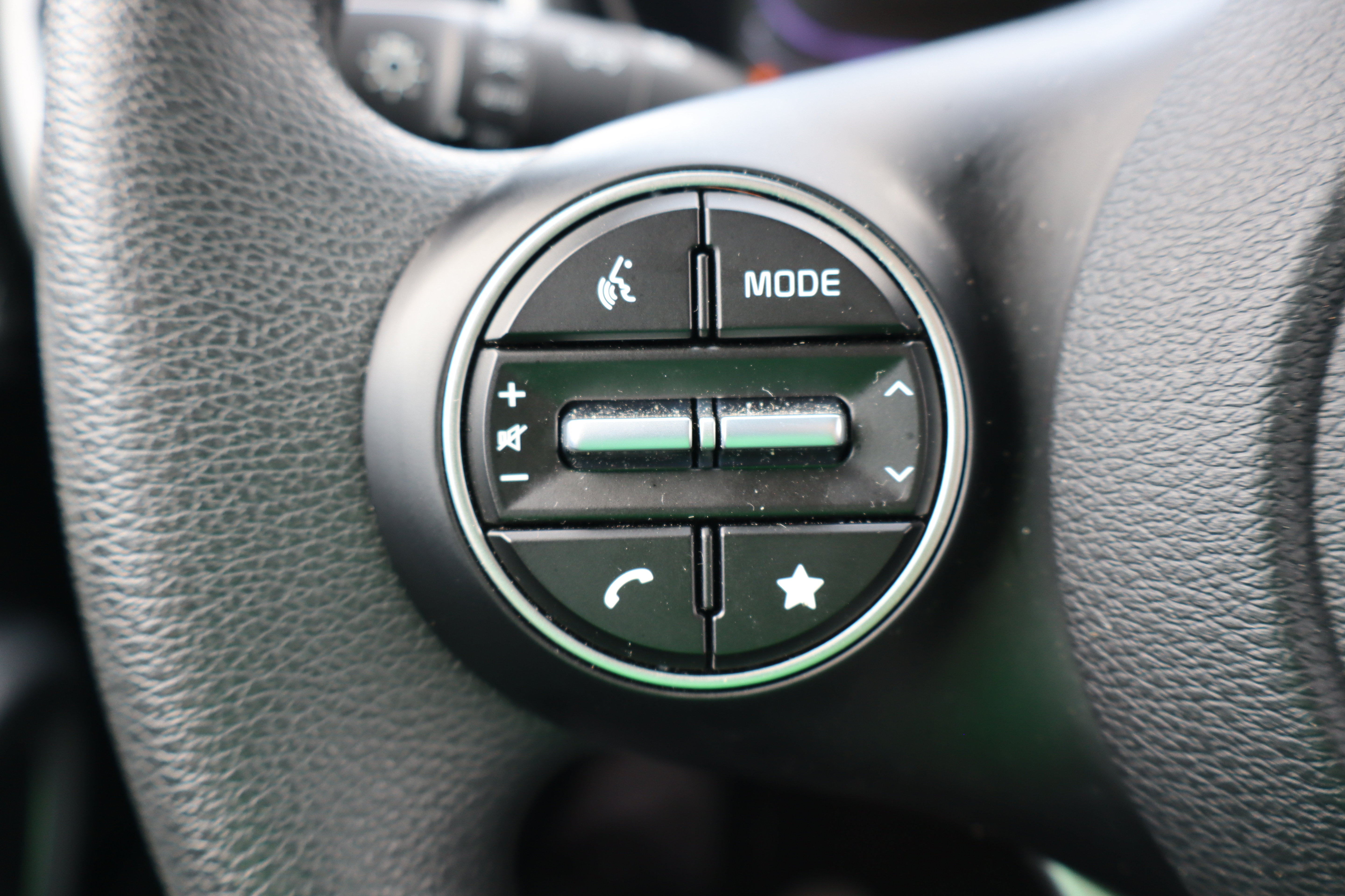 Used 2025 Kia Soul LX w/ LX Technology Package FWD image 15