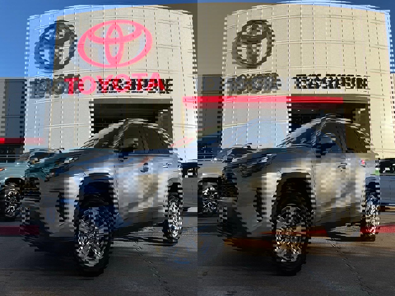 Used 2025 Toyota RAV4 XLE image 2