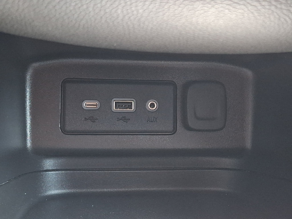 Used 2023 Chevrolet Equinox LT FWD image 23