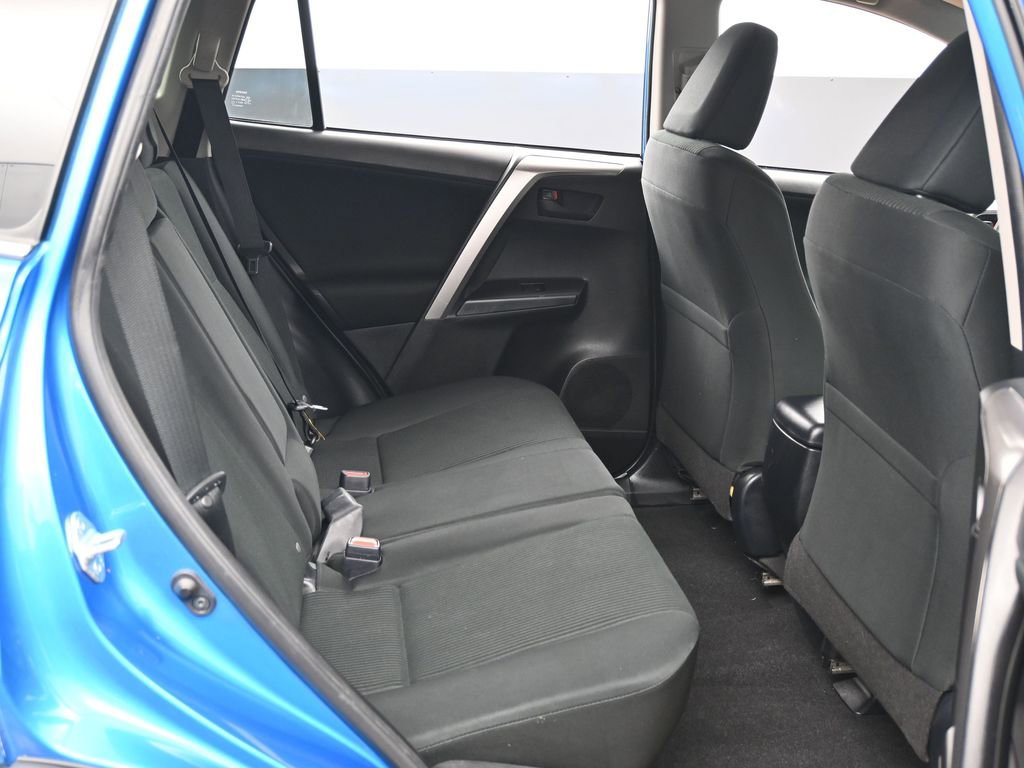 Used 2017 Toyota RAV4 LE w/ Carpet Mat Package image 28