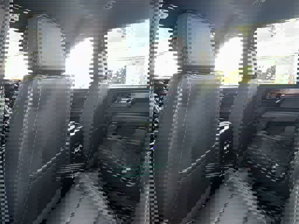 Used 2025 GMC Yukon Denali image 23