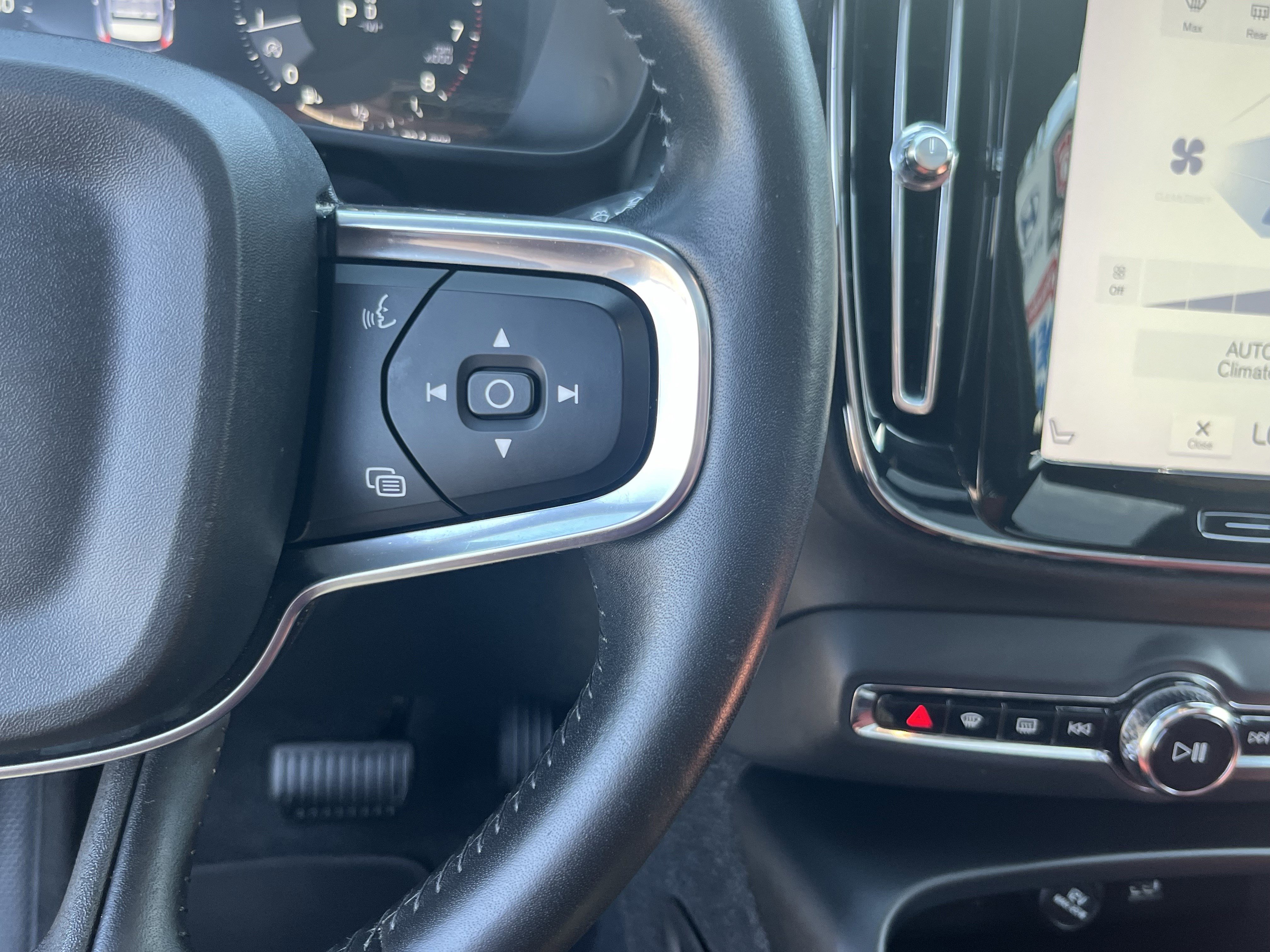 Used 2019 Volvo XC40 T5 Momentum AWD/4WD image 22