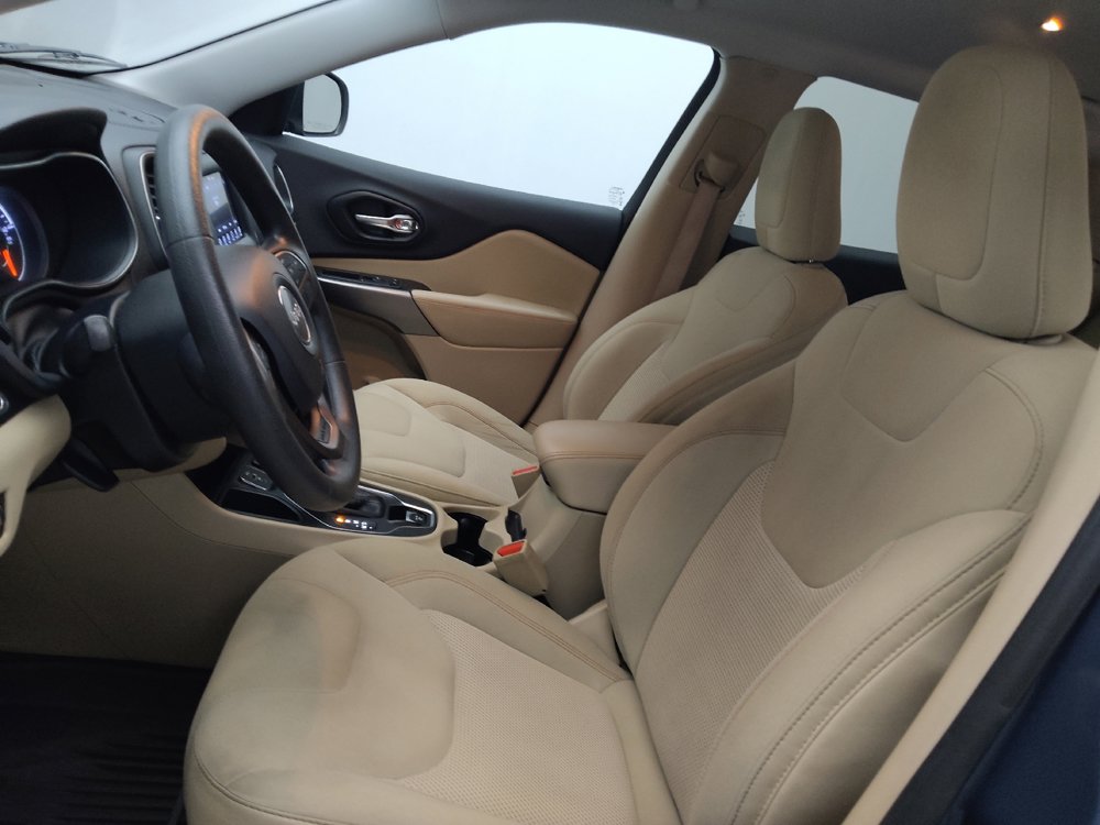 Used 2019 Jeep Cherokee Latitude w/ Popular Appearance Group FWD image 17