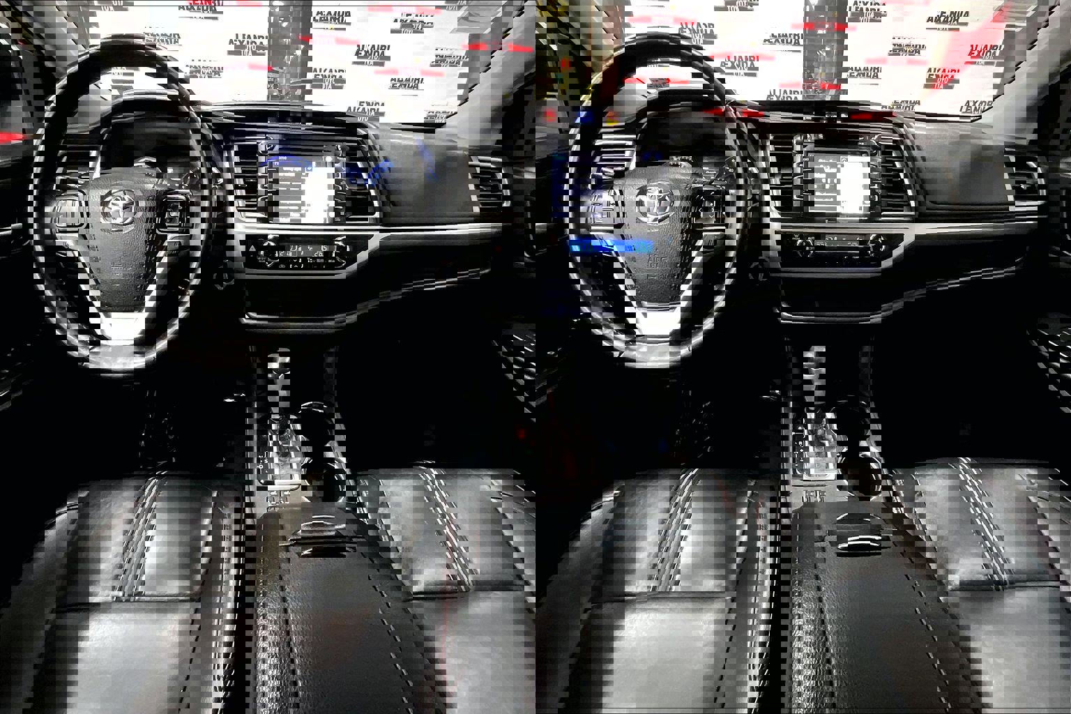 Used 2019 Toyota Highlander SE image 14