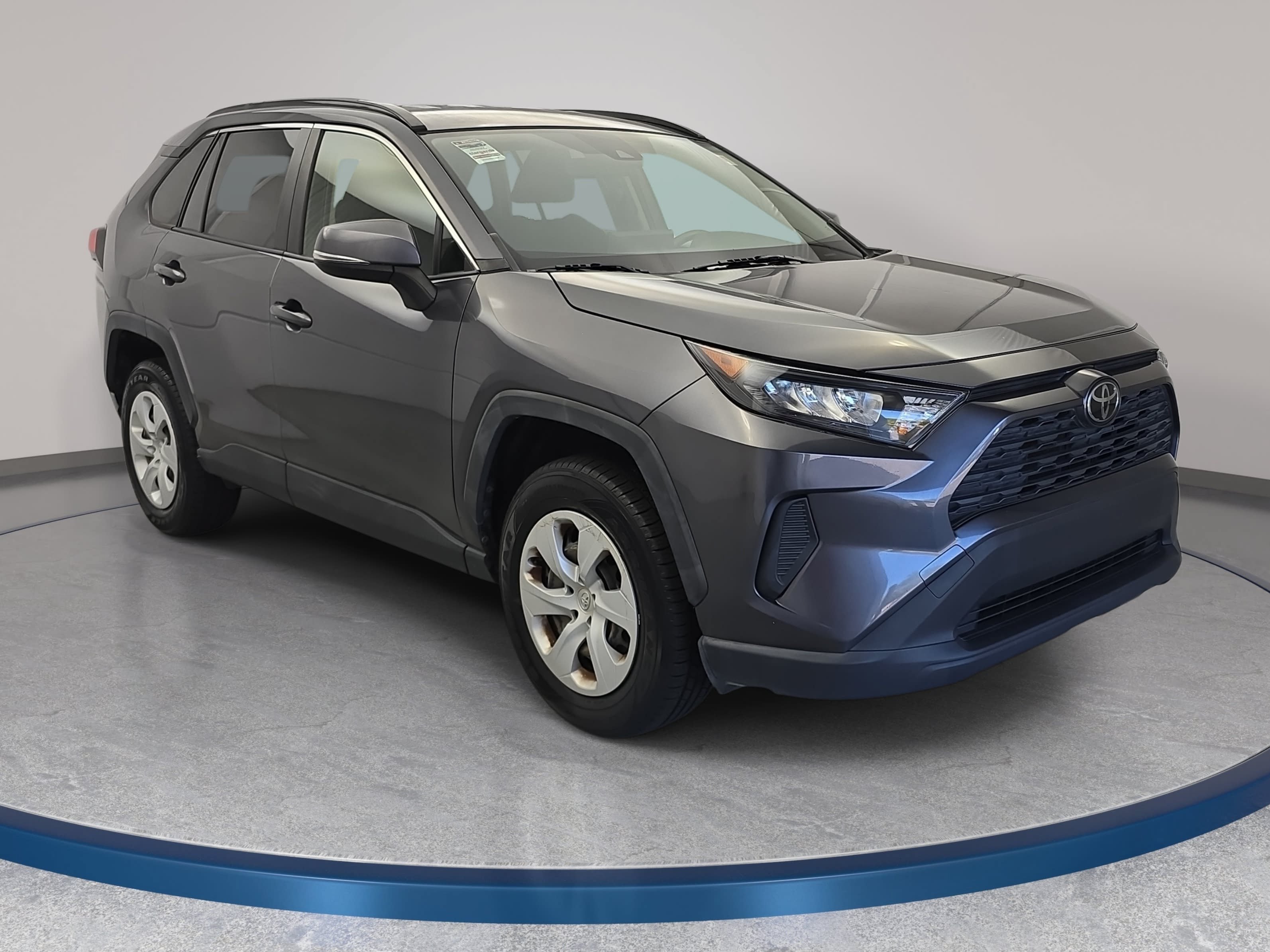 Used 2019 Toyota RAV4 LE FWD image 3