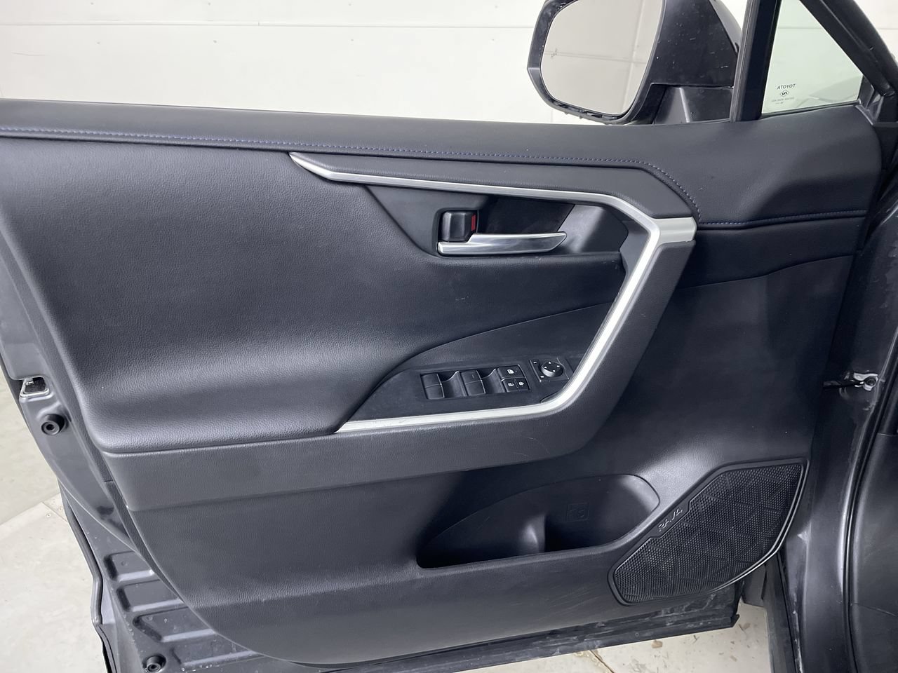 Used 2020 Toyota RAV4 XSE AWD/4WD image 10