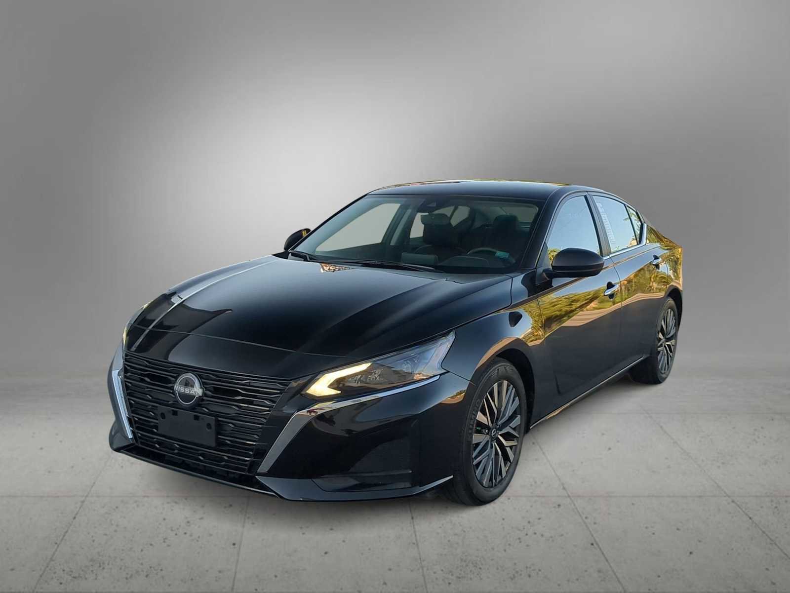 Used 2025 Nissan Altima 2.5 SV image 4