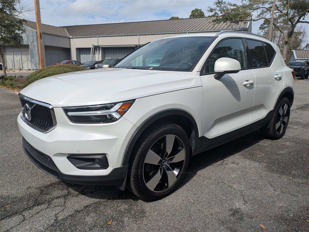 Used 2021 Volvo XC40 T5 Momentum w/ Protection Package Premier image 8