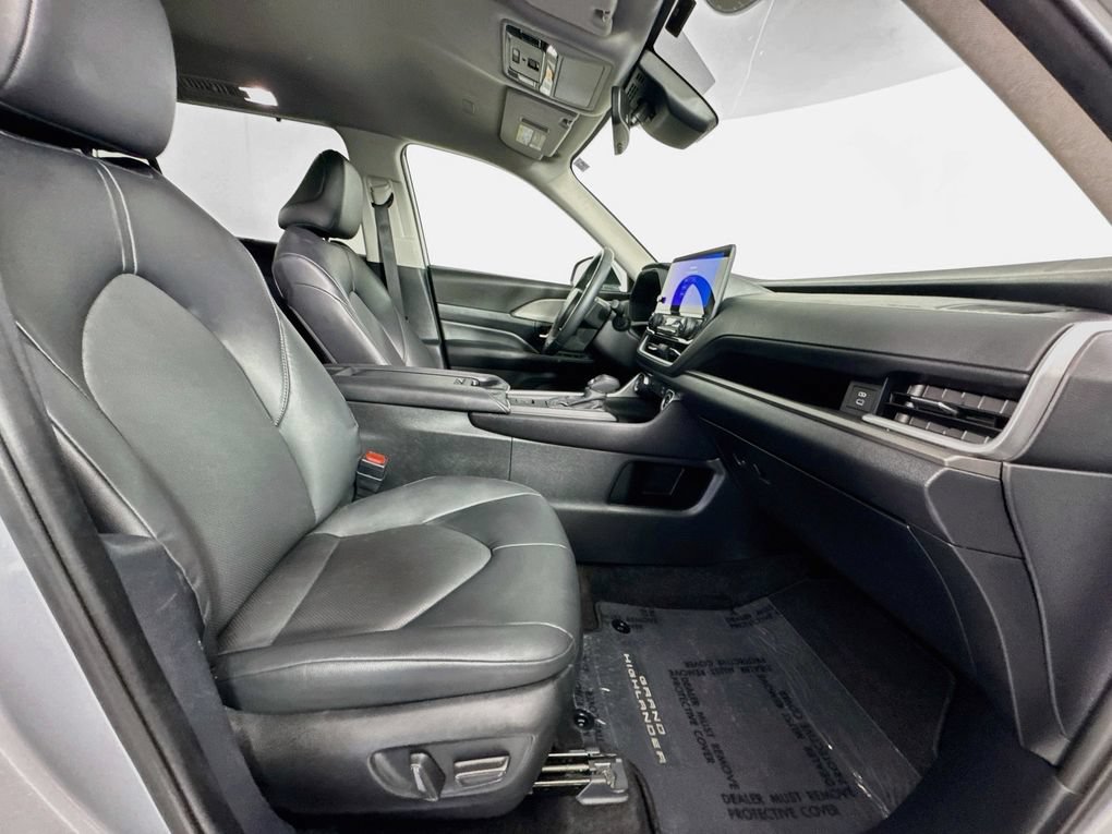 Used 2025 Toyota Grand Highlander FWD image 31