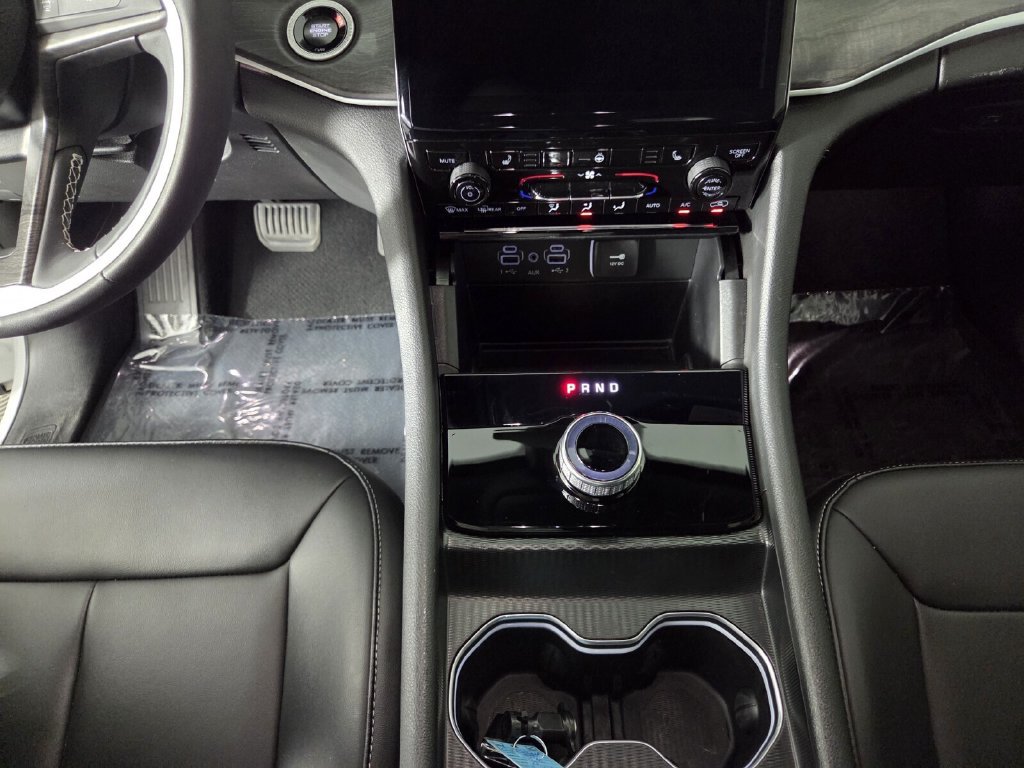 Used 2025 Jeep Grand Cherokee Limited w/ Black Appearance Package RWD image 12