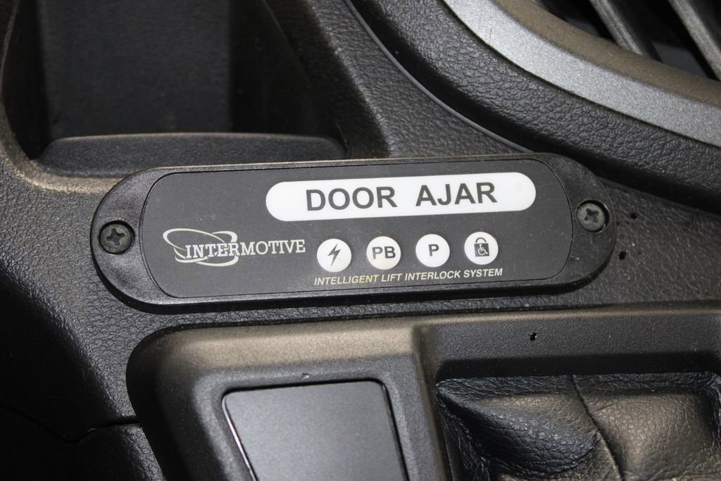 Used 2018 Ford Transit 350 XL image 40