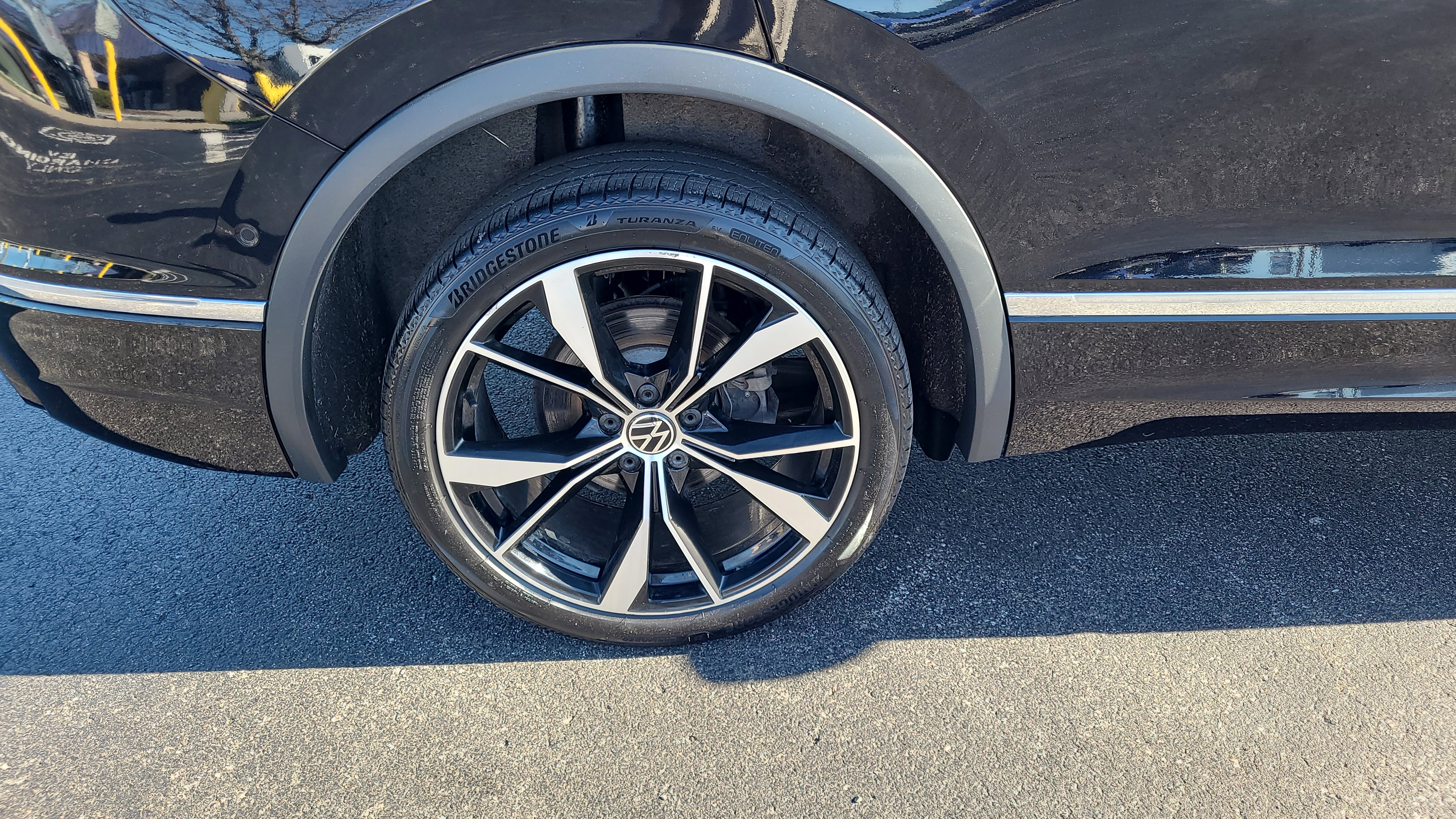 Used 2024 Volkswagen Tiguan SEL R-Line image 10