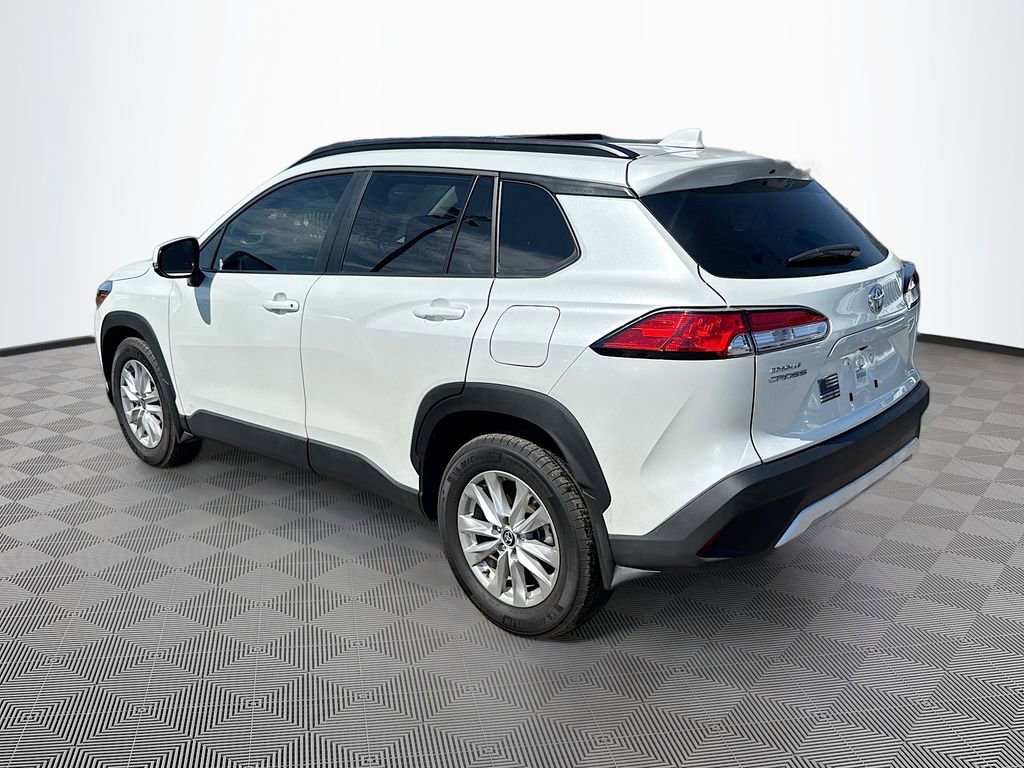 Used 2024 Toyota Corolla Cross LE w/ Moonroof Package FWD image 8