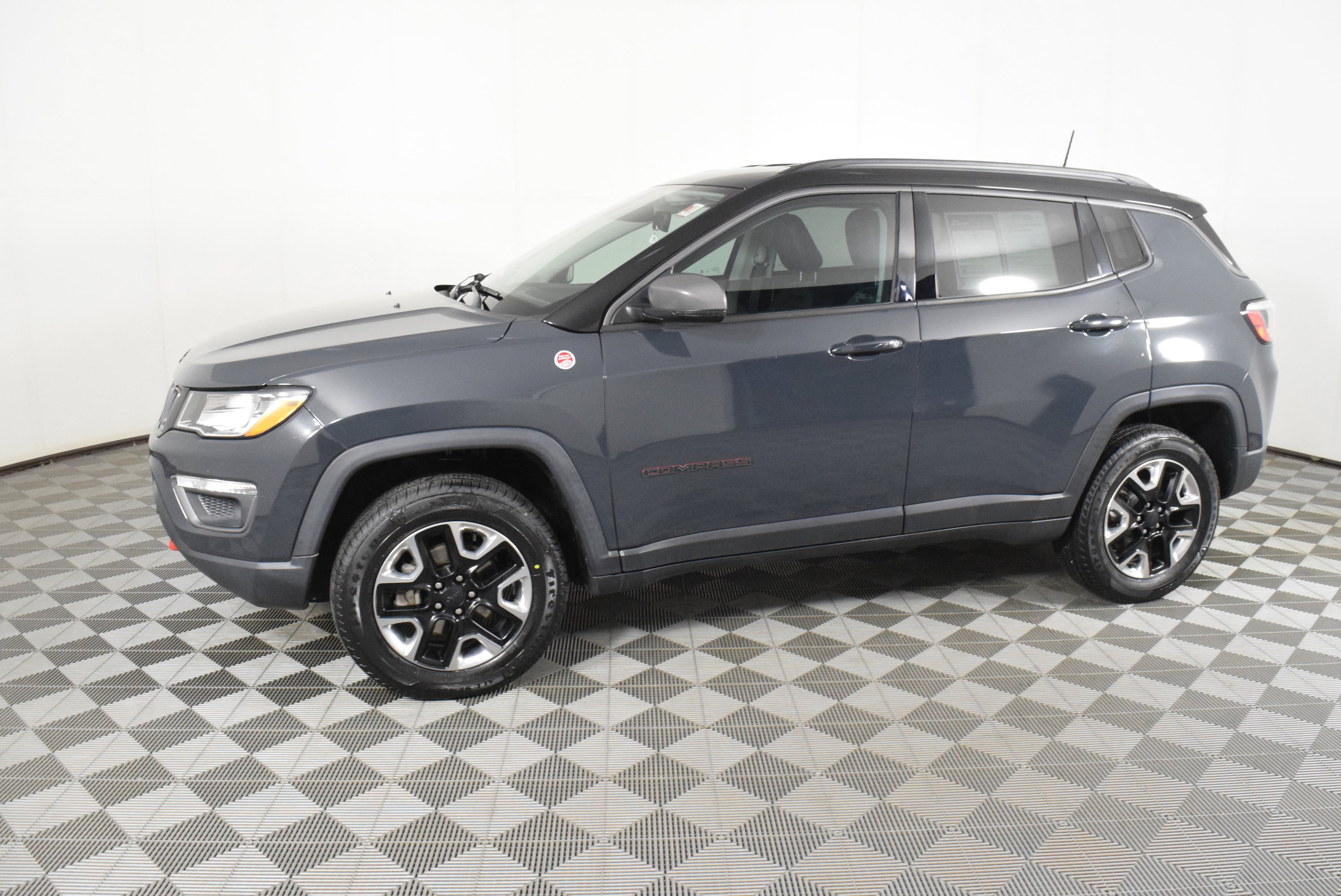 Used 2018 Jeep Compass Trailhawk w/ Navigation Group image 9